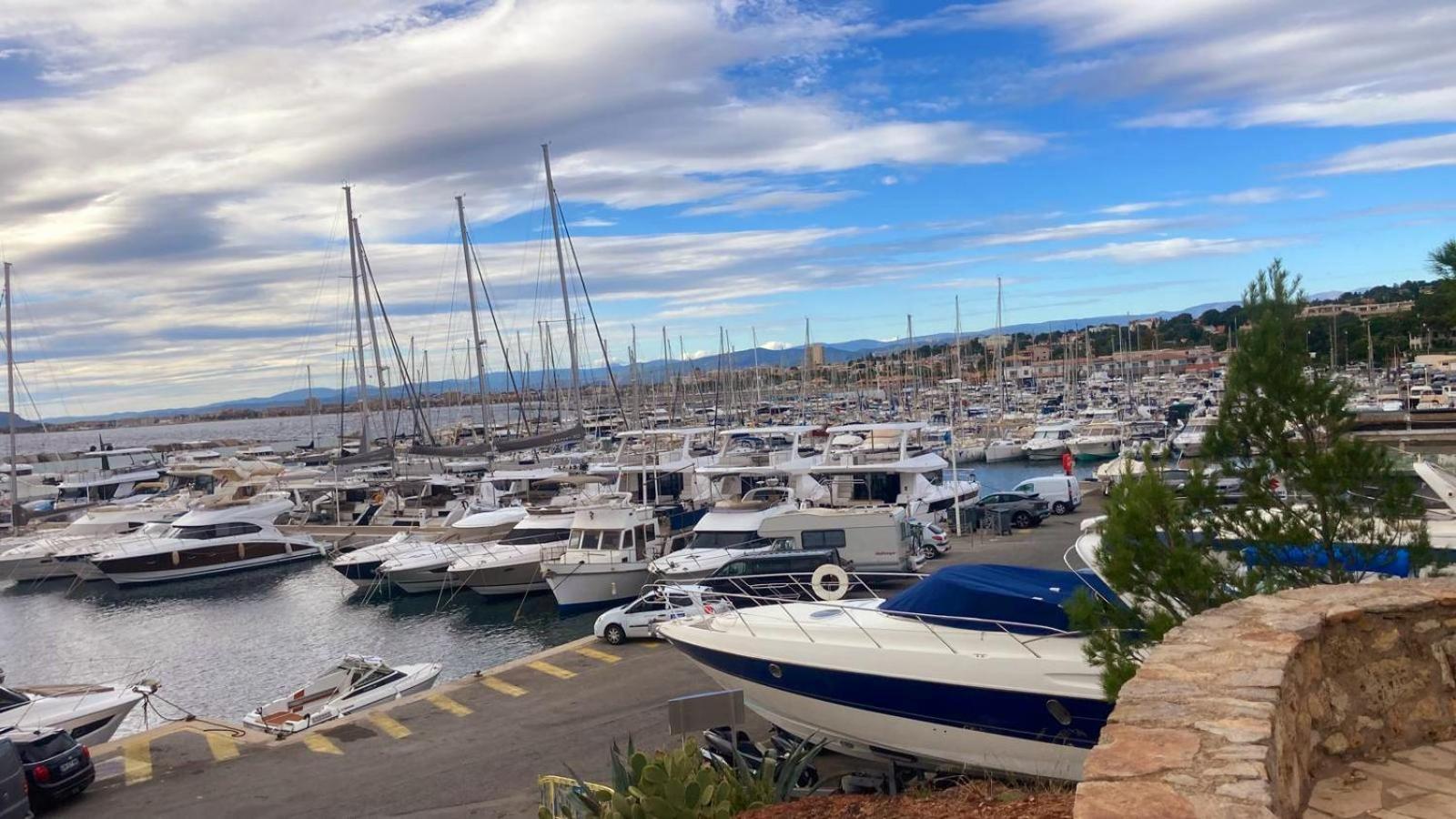 Apartamento Balcon, Parking, Piscine Et Clim' A 2 Pas Du Port Santa Lucia Saint-Raphaël Exterior foto